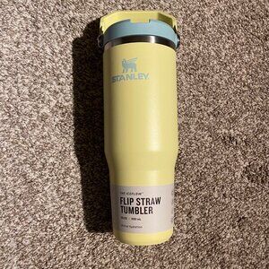 New Stanley IceFlow 2.0 Flip Straw Tumbler with Handle 30oz Yellow Gift Idea